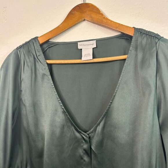 Soft Surroundings Women’s Green Satin V Neck Hidden Button Ruched Top Size L - Picture 2 of 13